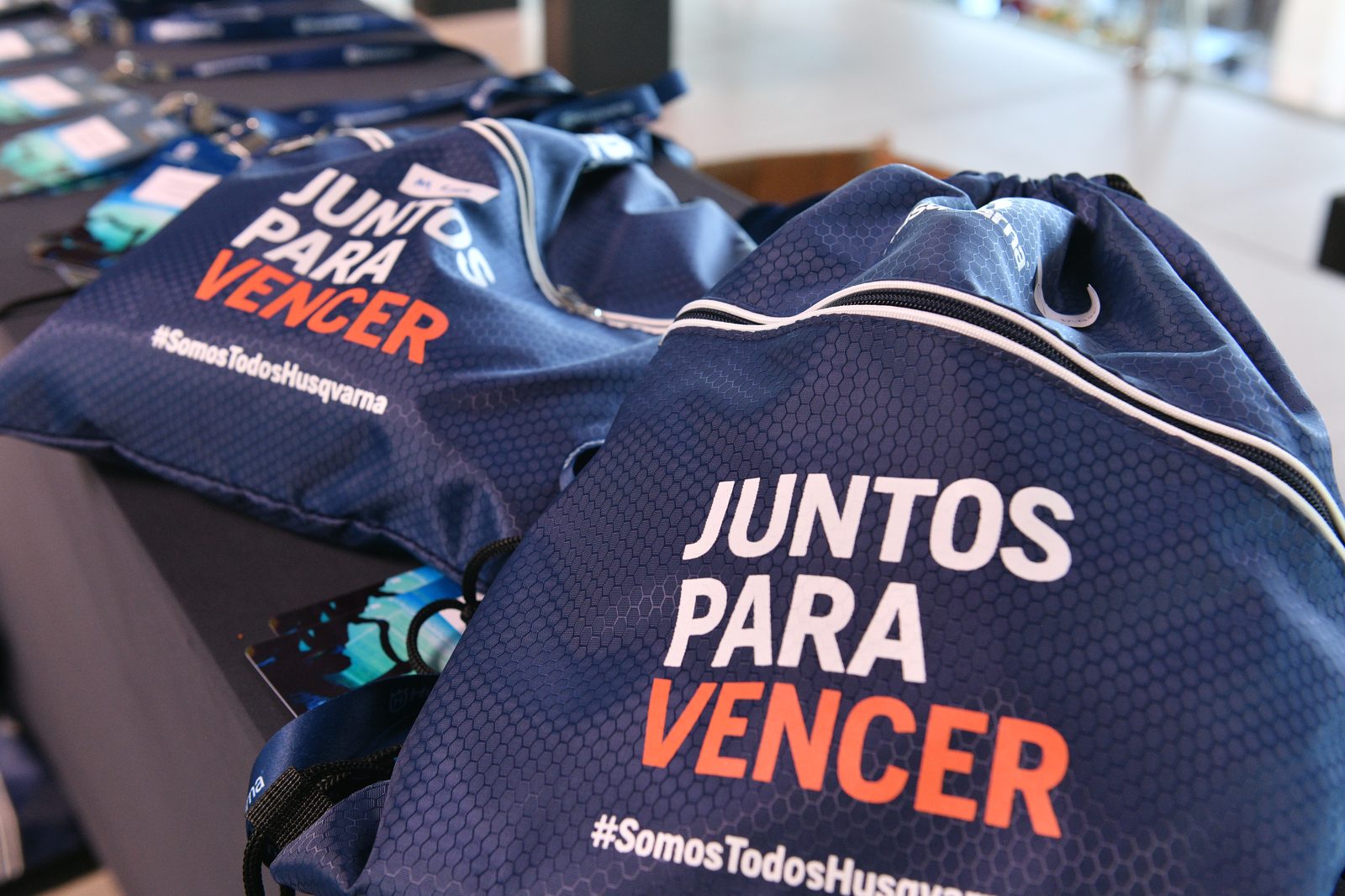 Mochilas Juntos para Vencer — kits do participante da Convenção Husqvarna 2025