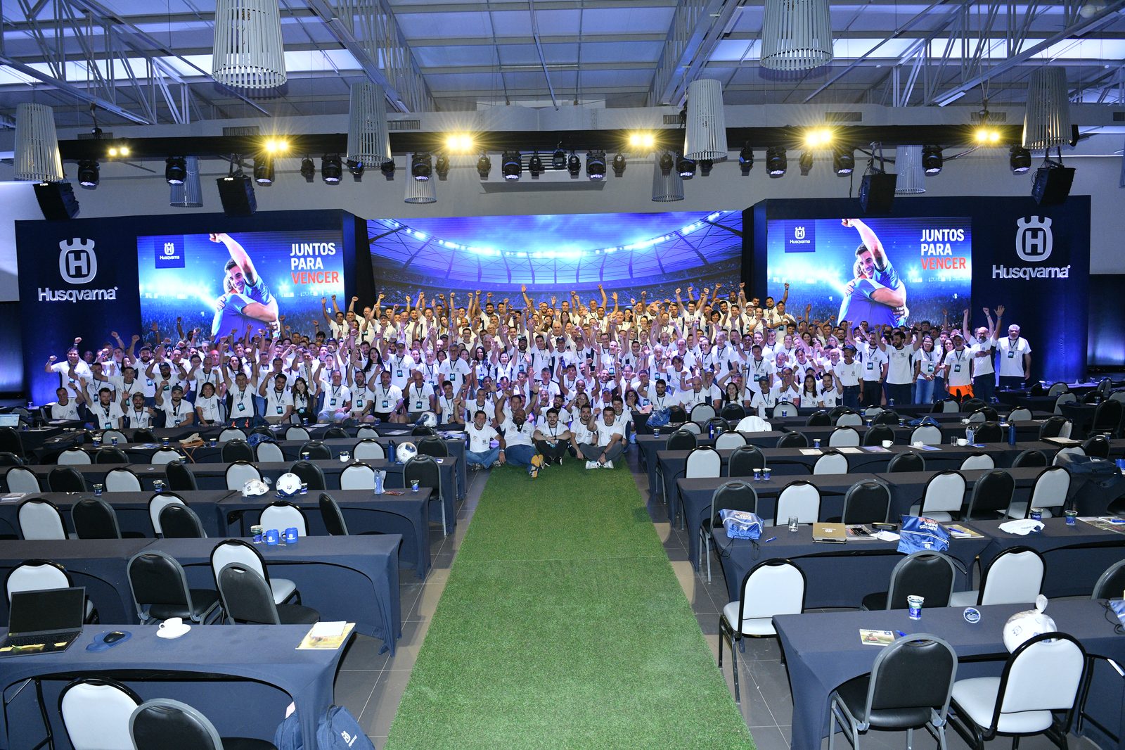 Foto oficial do Time Husqvarna e Revendas na Convenção de Vendas 2025